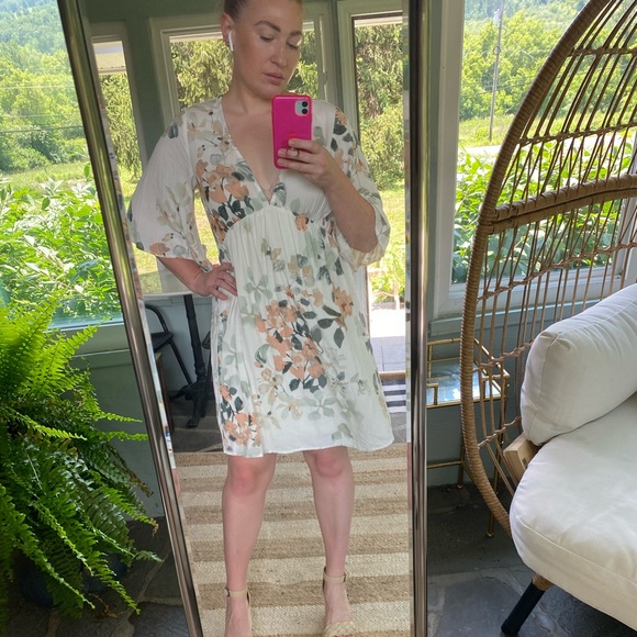 Cream and floral VICI dress - Picture 2 of 6